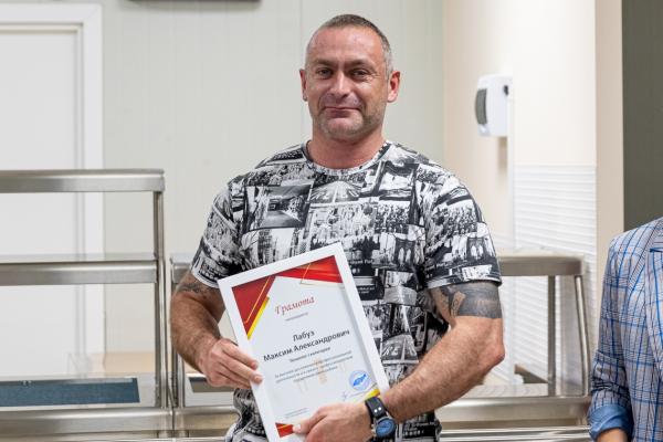 В свой День рождения завод "Русский Минтай" поздравил сотрудников с Днем рыбака