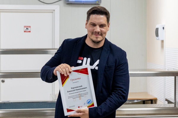 В свой День рождения завод "Русский Минтай" поздравил сотрудников с Днем рыбака