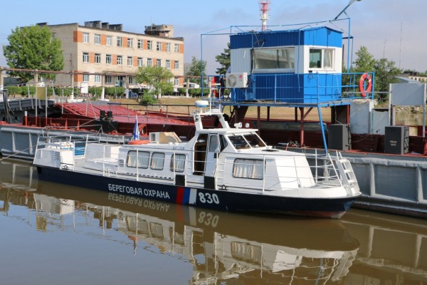 В День ВМФ хабаровчане прошлись по волнам на катерах береговой охраны