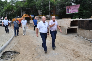 Итоги дня: покорение вулкана, депутатский миллион, "перевертыш" и концерты под окнами