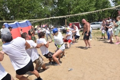 Итоги дня: новые законы, сильнейшая гимнастка, бухгалтер-мошенница и летающие гири Итоги дня: новые законы, сильнейшая гимнастка, бухгалтер-мошенница и летающие гири