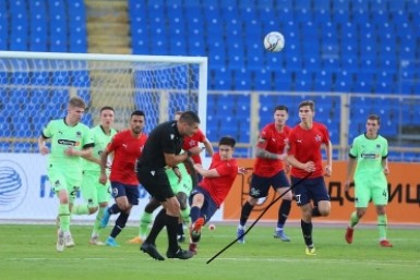 Итоги дня: новые законы, сильнейшая гимнастка, бухгалтер-мошенница и летающие гири Итоги дня: новые законы, сильнейшая гимнастка, бухгалтер-мошенница и летающие гири