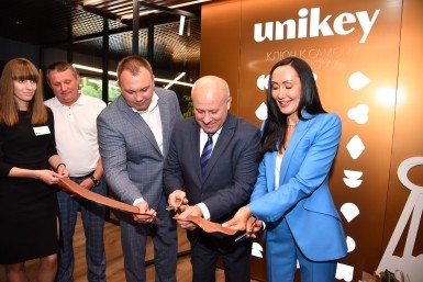 Итоги дня: новое назначение в мэрии, едва не сломали шеи в автобусе и лотос Комарова