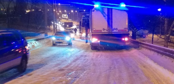 Два большегруза застряли на авторазвязке в Хабаровске (ВИДЕО)