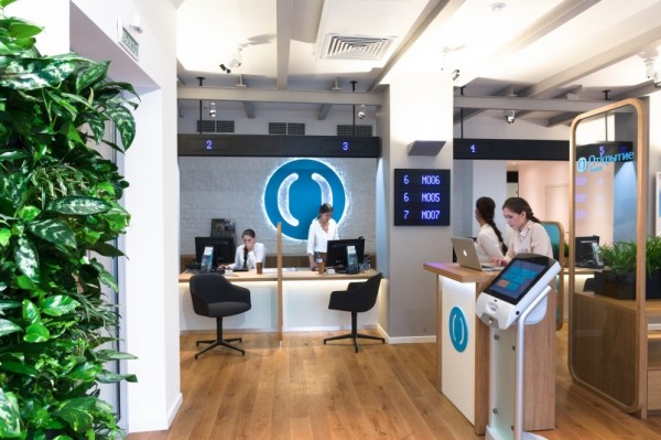 Для клиентов банка "Открытие" продлили срок действия бизнес-карт