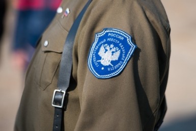 Итоги дня: двое на льдине, липовая икра, в ожидании снега, а в зоосаде болтливый тигр