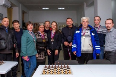 Итоги дня: порванные колеса шасси, застряли большегрузы, шахматные баталии и гибель скатов