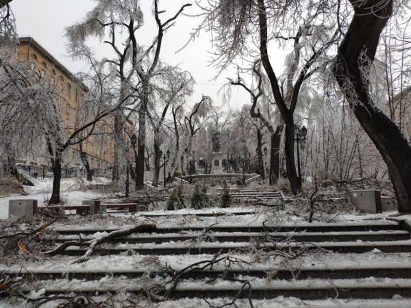 Как 12 мм льда поставили город на колени &mdash; история беспощадной ледяной блокады Владивостока в 2020 году