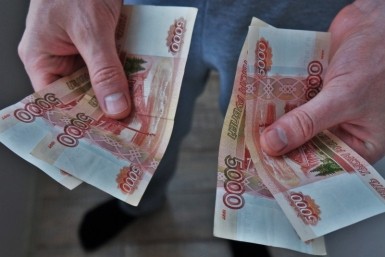 Итоги дня: пенсионерка-доброволец, бюджет бюджету рознь и дебошир угрожал и мешал врачам