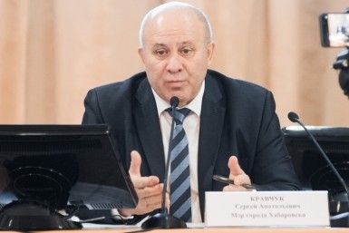 Итоги дня: двое на льдине, липовая икра, в ожидании снега, а в зоосаде болтливый тигр