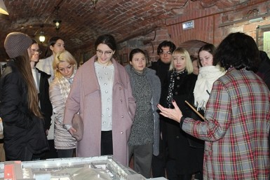 Итоги дня: порванные колеса шасси, застряли большегрузы, шахматные баталии и гибель скатов