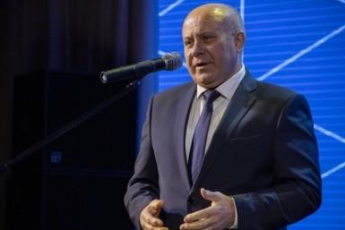 Итоги дня: Бут в ЛДПР, циклон наступает, из арестанта в каменщики, а у хоккеистов юбилей