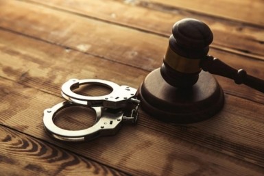 Итоги дня: Бут в ЛДПР, циклон наступает, из арестанта в каменщики, а у хоккеистов юбилей