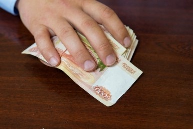 За получение взятки в крупном размере в Хабаровске осужден бывший полицейский