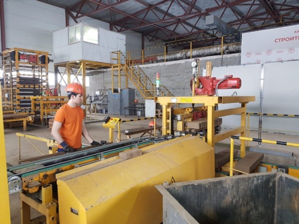 Стройки Хабаровского края полностью обеспечены своим кирпичом и другими стройматериалами