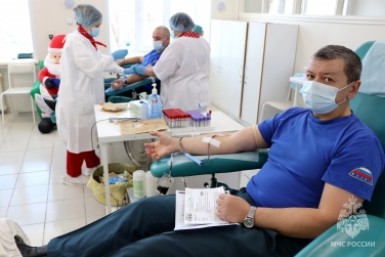 Итоги дня: поделились капелькой жизни, остался без работы, создали новогоднюю сказку