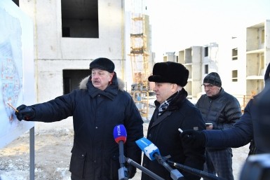 Итоги дня: Бут в ЛДПР, циклон наступает, из арестанта в каменщики, а у хоккеистов юбилей