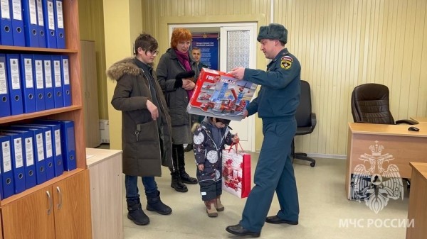 Говорят, под Новый год&hellip;Мечту 13-летнего Миши и из Хабаровска исполнили сотрудники ГУ МЧС