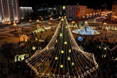 Итоги дня: допвыборы в ЗакДуму, главная елка засияла, прыжки на батуте и Амурский хрусталь