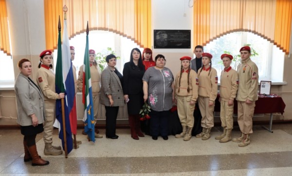 Мемориальную доску ефрейтору Олегу Рыбакову открыли в Хабаровском крае Мемориальную доску ефрейтору Олегу Рыбакову открыли в Хабаровском крае