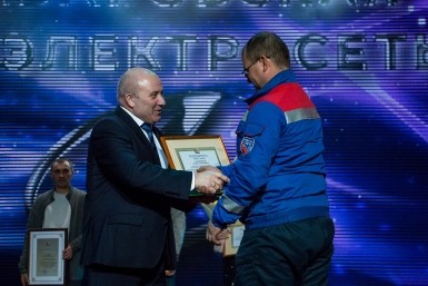 Итоги дня: поделились капелькой жизни, остался без работы, создали новогоднюю сказку