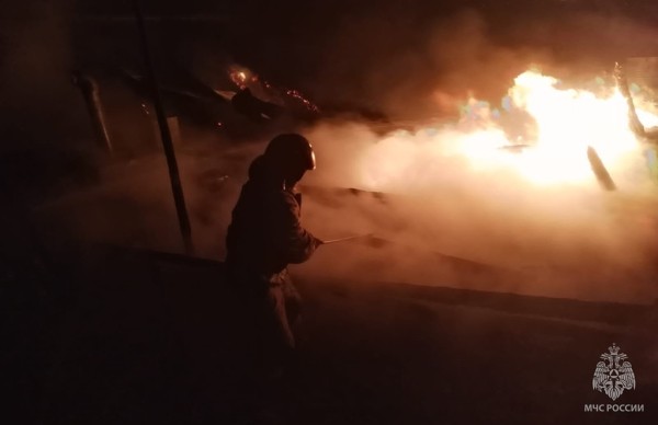 Склад для хранения овощей  сгорел в Хабаровске