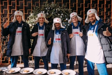 Итоги дня: Бут в ЛДПР, циклон наступает, из арестанта в каменщики, а у хоккеистов юбилей