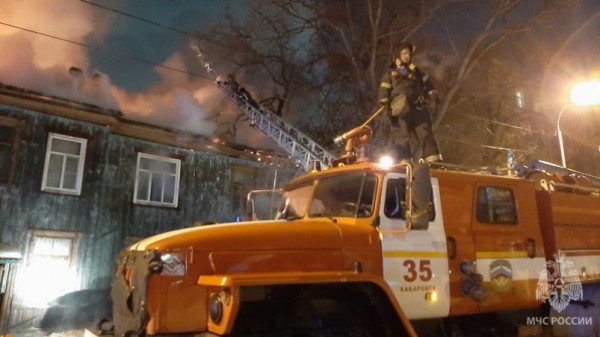 Пожар в бараке на Истомина в Хабаровске локализован, есть пострадавшие