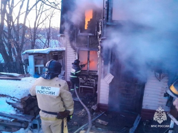 Огнеборцы ликвидировали возгорание в частном доме в Хабаровске