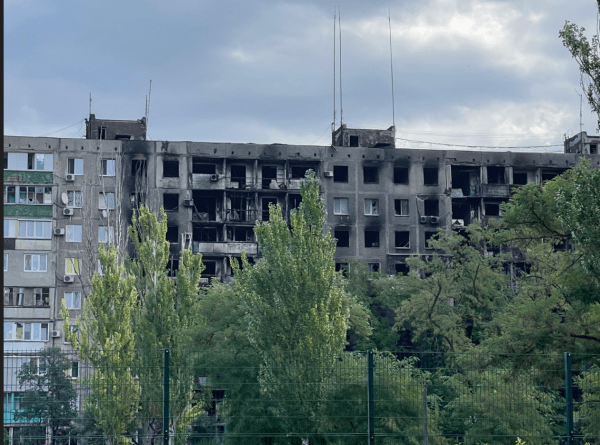 Людей заманили едой и расстреляли: беженец - о жизни в Мариуполе и переезде в Хабаровск