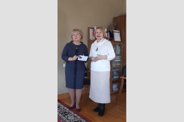 Библиотекарю из Хабаровска присвоили почётное звание "Посол культуры Союза женщин России"