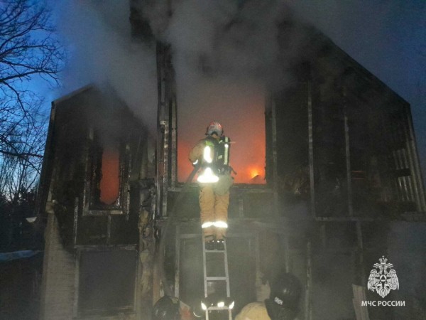 Огнеборцы ликвидировали возгорание в частном доме в Хабаровске