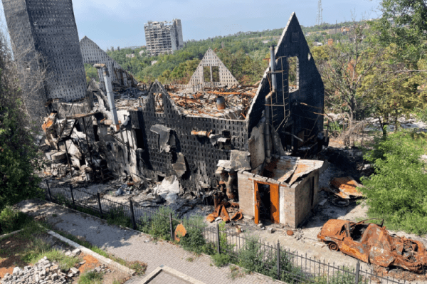 Людей заманили едой и расстреляли: беженец - о жизни в Мариуполе и переезде в Хабаровск