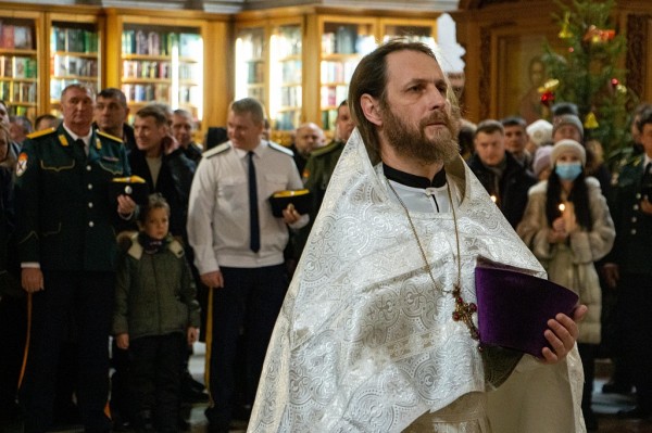 В храмах Хабаровска прошли рождественские богослужения