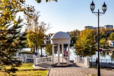 Итоги дня: обвинение в коррупции, аферист с сайта знакомств, растерзанный охотник