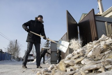 Итоги дня: охотник в шоке, порыв труб, кража надувной куклы и криминальный автосервис