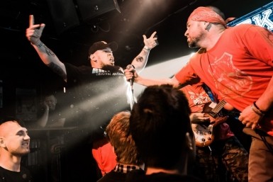 Итоги дня: обвинение в коррупции, аферист с сайта знакомств, растерзанный охотник