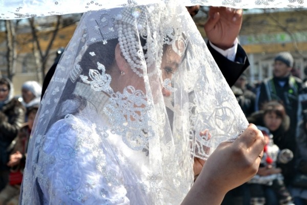 Приехал, женился, поселился: кто и зачем заключает фиктивные браки в Хабаровске