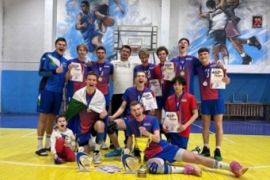 Итоги дня: истории патологоанатома, сгоревший автобус и стояние на гвоздях