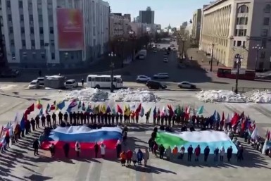 Итоги дня: самые мужские фильмы, оригинально поздравили, новые Герои, ворвалась в бизнес