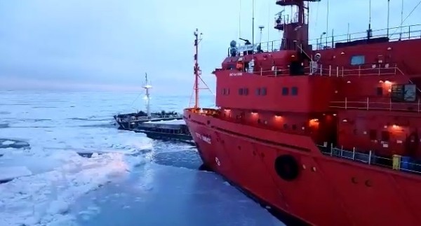 Китайское судно тонет в 42 милях  от порта Ванино