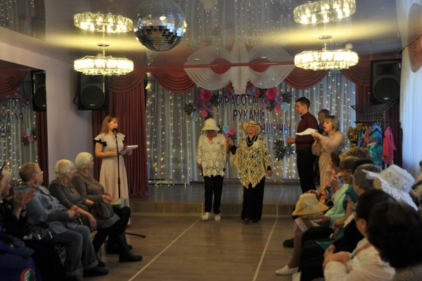 Весеннее дефиле "Красота руками женщины" прошло в Хабаровске