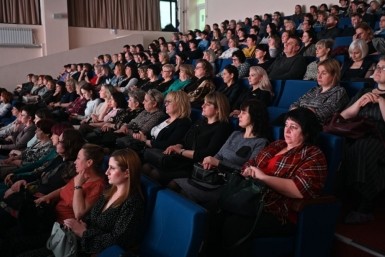 Итоги дня: новый руководитель краевого УМВД, ещё одна парта Героя и народный учитель