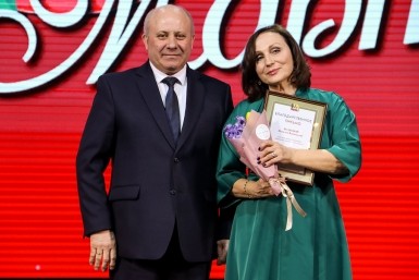 Итоги дня: цветы и санкции, дамы в хабаровской политике и "километры красоты"