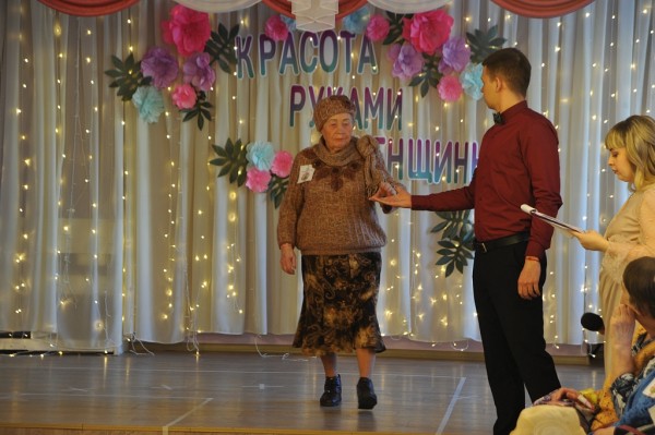 Весеннее дефиле "Красота руками женщины" прошло в Хабаровске