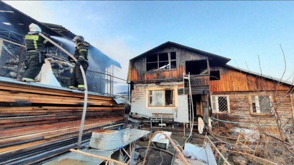 Склад хранения спортивной наградной продукции сгорел в Хабаровске