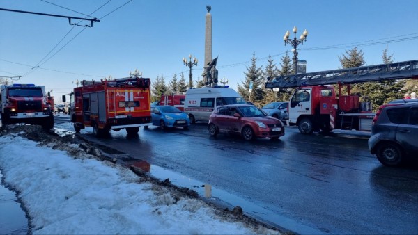 Дом профсоюзов эвакуировали из-за пожара в Хабаровске (ФОТО; ВИДЕО)