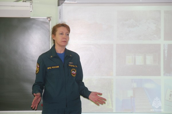 Сотрудники МЧС России напомнили хабаровским школьникам о правилах общей безопасности&nbsp;