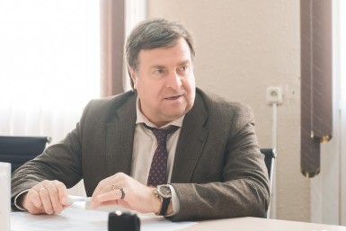 Итоги дня: как в пещере, тигриные шалости, отстаем по стадионам и Движение первых