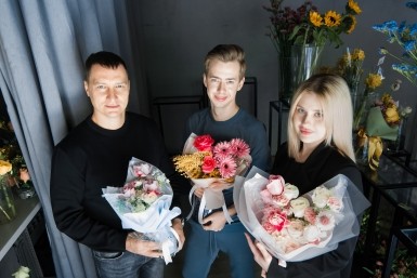 Итоги дня: цветы и санкции, дамы в хабаровской политике и "километры красоты"